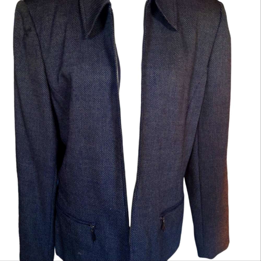 Liz Claiborne jacket. With pockets on side. Size 12